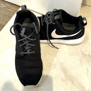 Nike sneakers size 7.5